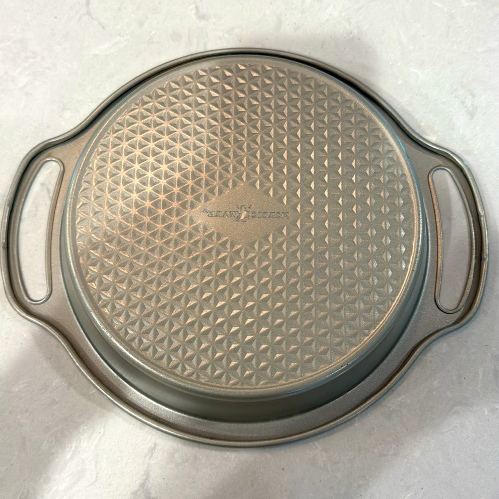 Nordic Ware NonStick Cake Pan 9 IN X 9 IN - Picture 3 of 3